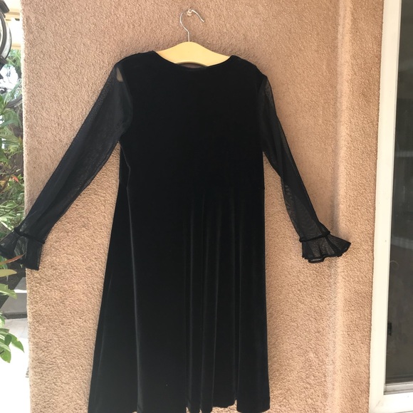 🌸Darling black velvet dress with sheer arms. - Picture 3 of 3